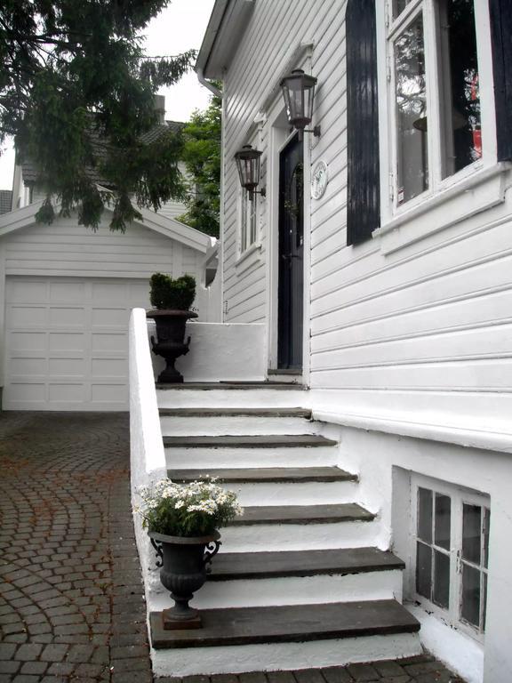Bed Books & Breakfast * Stavanger