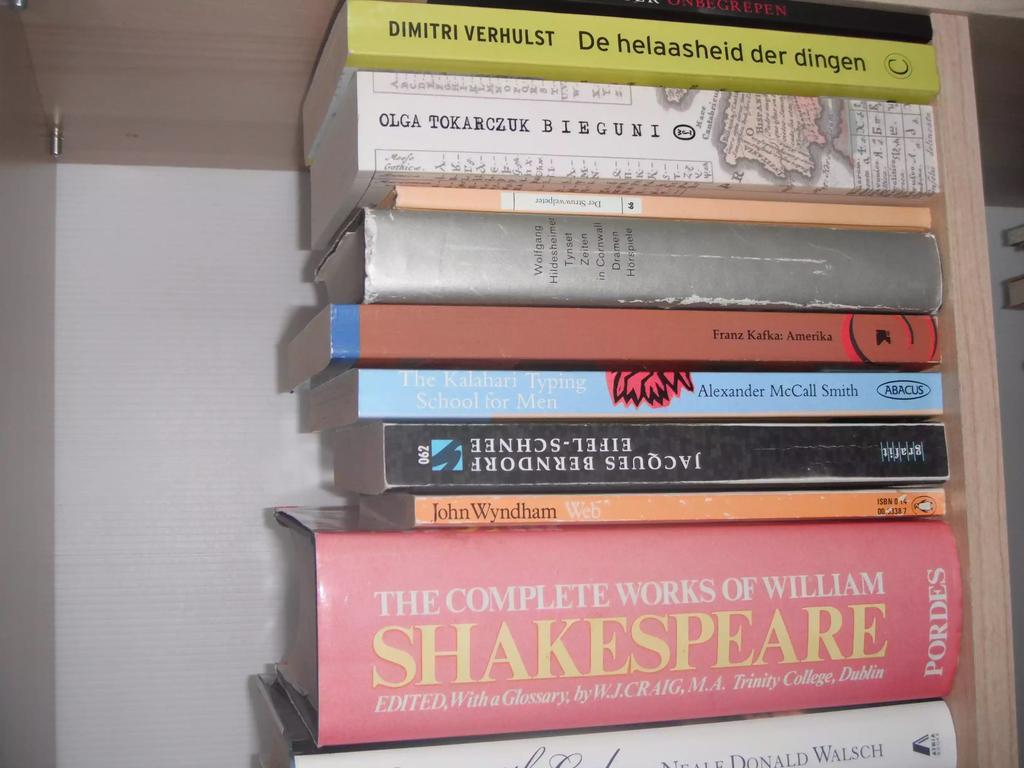 Bed Books & Breakfast *