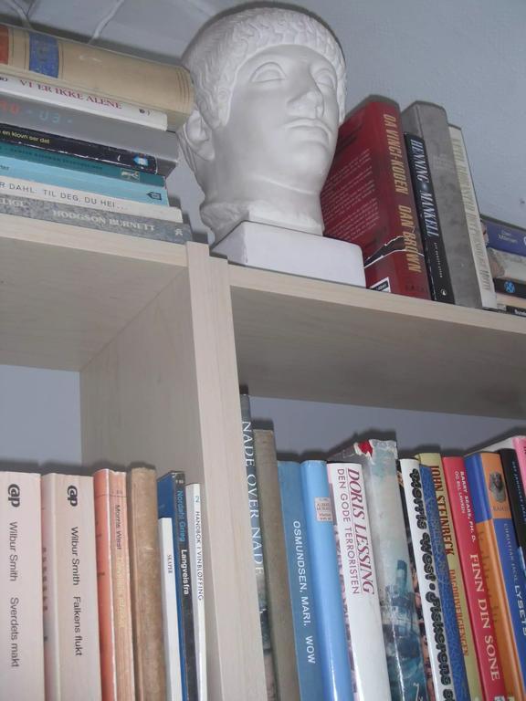 Bed Books & Breakfast *