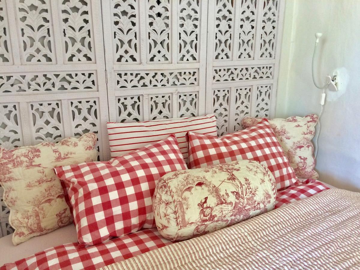 Bed Books & Breakfast